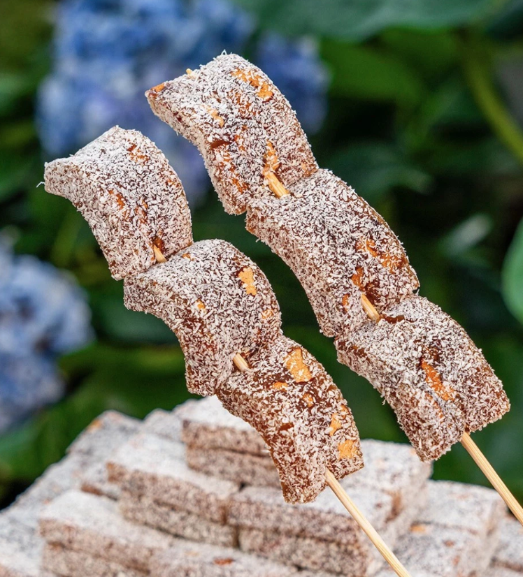 BÁNH GỪNG TÁO ĐỎ
