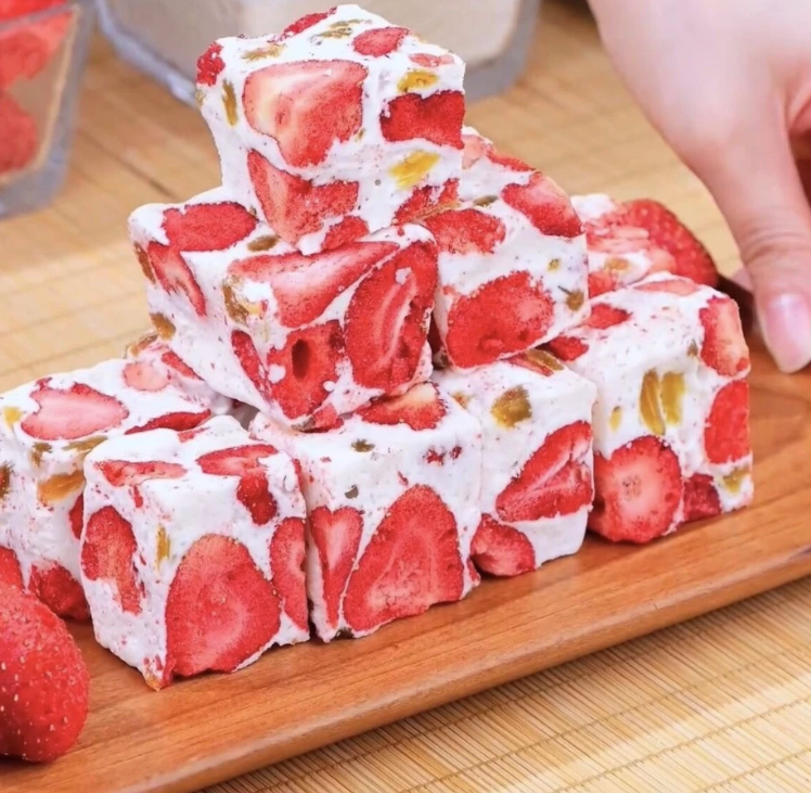 Bánh Sữa Dâu Tây